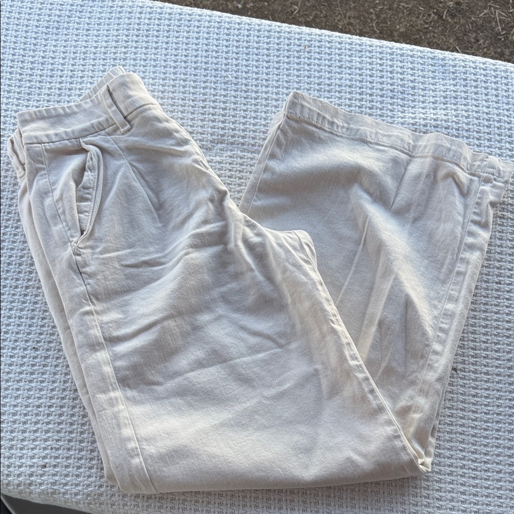 American Eagle Outfitters Women’s size 4 Court Light Khaki Chinos
